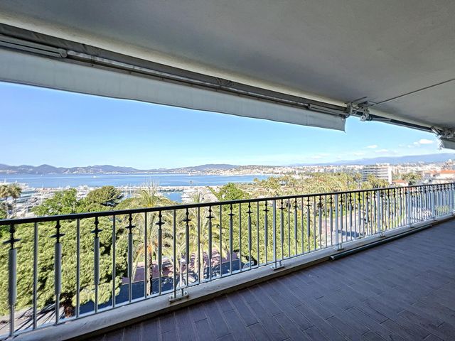 Appartement F4 à vendre - 4 pièces - 144.0 m2 - CANNES - 06 - PROVENCE-ALPES-COTE-D-AZUR - Century 21 Adhère Transactions