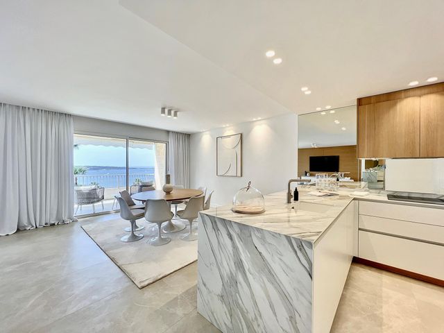 Afficher la photo en grand Appartement F4 à vendre - 4 pièces - 143.95 m2 - CANNES - 06 - PROVENCE-ALPES-COTE-D-AZUR - Century 21 Adhère Transactions