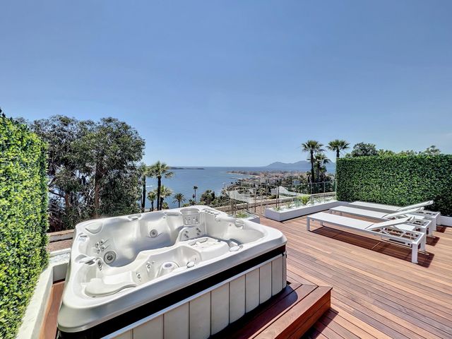 Appartement F4 à vendre - 4 pièces - 143.95 m2 - CANNES - 06 - PROVENCE-ALPES-COTE-D-AZUR - Century 21 Adhère Transactions