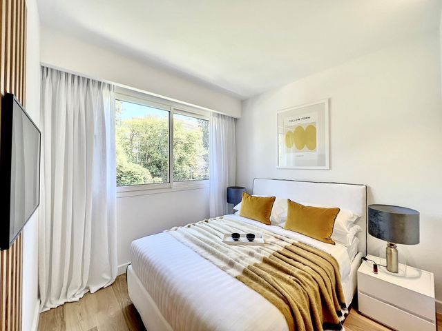 Afficher la photo en grand Appartement F4 à vendre - 4 pièces - 143.95 m2 - CANNES - 06 - PROVENCE-ALPES-COTE-D-AZUR - Century 21 Adhère Transactions