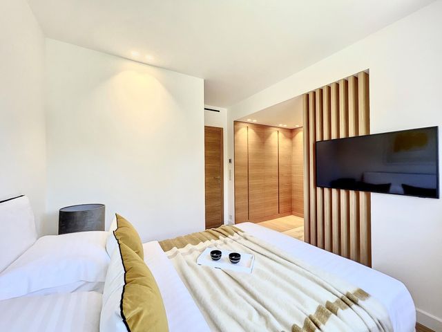 Afficher la photo en grand Appartement F4 à vendre - 4 pièces - 143.95 m2 - CANNES - 06 - PROVENCE-ALPES-COTE-D-AZUR - Century 21 Adhère Transactions