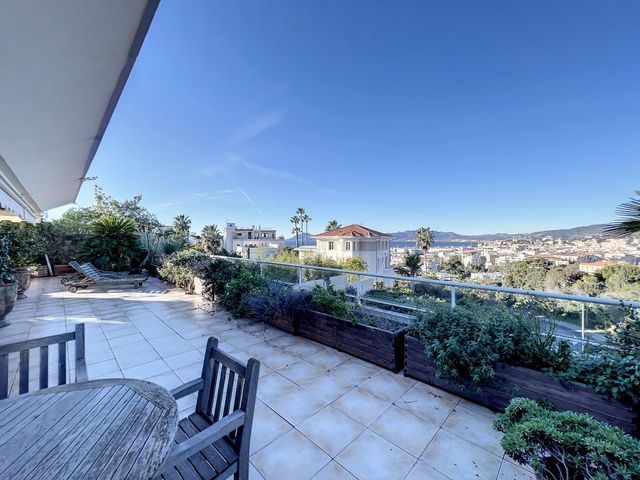 Appartement F4 à vendre - 4 pièces - 160.0 m2 - CANNES - 06 - PROVENCE-ALPES-COTE-D-AZUR - Century 21 Adhère Transactions