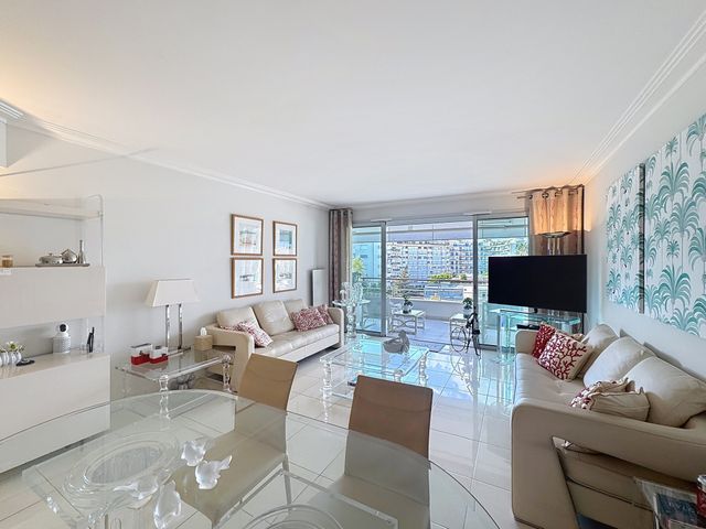 Appartement F3 à vendre - 3 pièces - 89.0 m2 - CANNES - 06 - PROVENCE-ALPES-COTE-D-AZUR - Century 21 Adhère Transactions