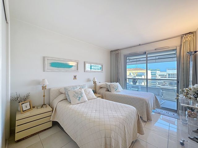 Appartement F3 à vendre - 3 pièces - 89.0 m2 - CANNES - 06 - PROVENCE-ALPES-COTE-D-AZUR - Century 21 Adhère Transactions