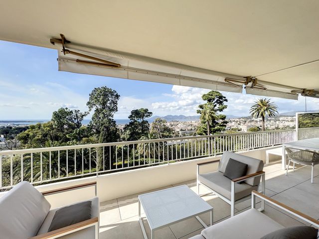 Appartement F5 à vendre - 4 pièces - 115.0 m2 - CANNES - 06 - PROVENCE-ALPES-COTE-D-AZUR - Century 21 Adhère Transactions