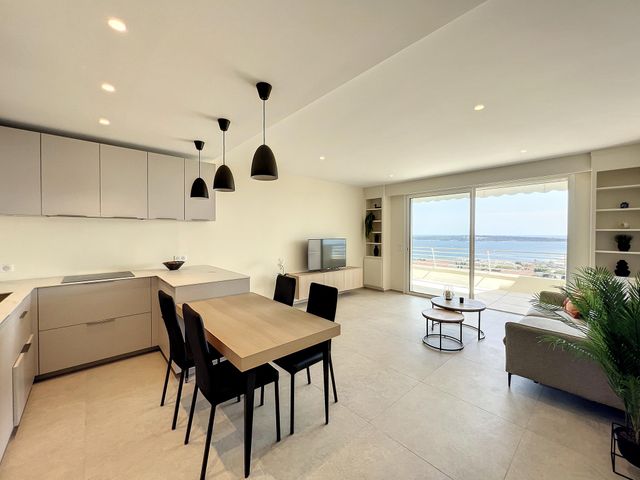 Appartement F3 à vendre - 3 pièces - 66.0 m2 - CANNES - 06 - PROVENCE-ALPES-COTE-D-AZUR - Century 21 Adhère Transactions