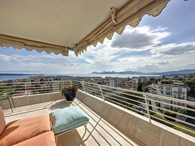 Appartement F4 à louer - 4 pièces - 120.0 m2 - CANNES - 06 - PROVENCE-ALPES-COTE-D-AZUR - Century 21 Adhère Transactions