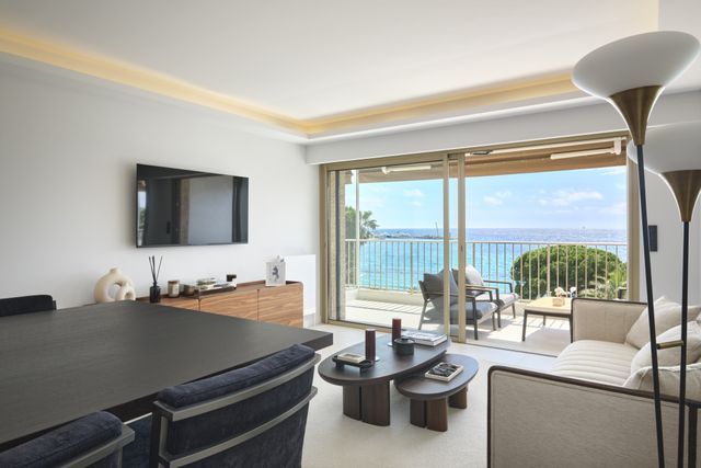 Appartement F4 à vendre - 3 pièces - 70.0 m2 - CANNES - 06 - PROVENCE-ALPES-COTE-D-AZUR - Century 21 Adhère Transactions