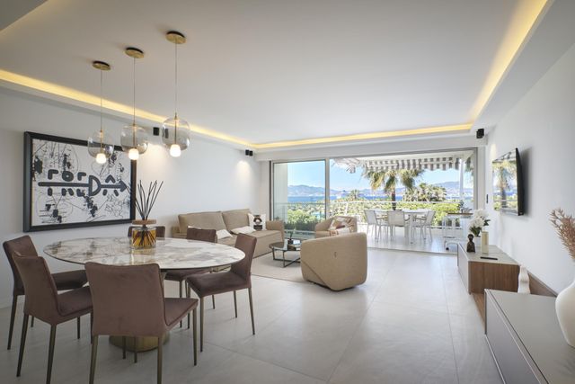 Appartement F4 à vendre - 4 pièces - 110.0 m2 - CANNES - 06 - PROVENCE-ALPES-COTE-D-AZUR - Century 21 Adhère Transactions