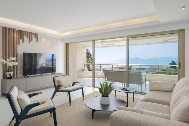 Appartement F4 à vendre - 4 pièces - 90.0 m2 - CANNES - 06 - PROVENCE-ALPES-COTE-D-AZUR - Century 21 Adhère Transactions