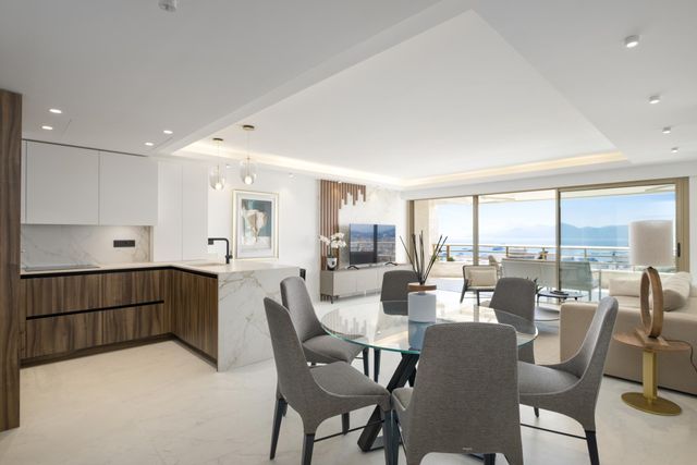 Appartement F4 à vendre - 4 pièces - 90.0 m2 - CANNES - 06 - PROVENCE-ALPES-COTE-D-AZUR - Century 21 Adhère Transactions