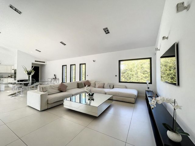 maison à louer - 5 pièces - 172.0 m2 - MOUGINS - 06 - PROVENCE-ALPES-COTE-D-AZUR - Century 21 Adhère Transactions