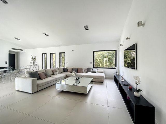 maison à louer - 5 pièces - 172.0 m2 - MOUGINS - 06 - PROVENCE-ALPES-COTE-D-AZUR - Century 21 Adhère Transactions