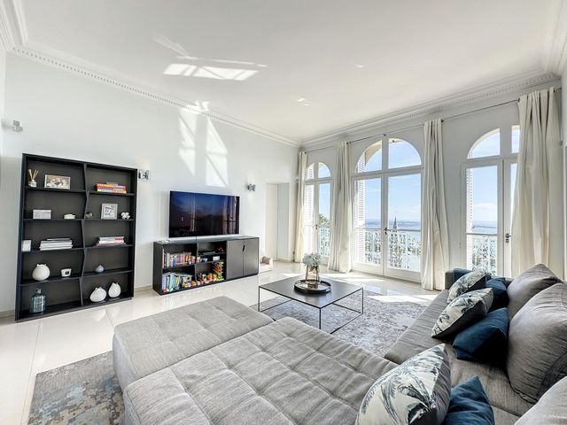 Appartement F3 à louer - 3 pièces - 134.11 m2 - CANNES - 06 - PROVENCE-ALPES-COTE-D-AZUR - Century 21 Adhère Transactions