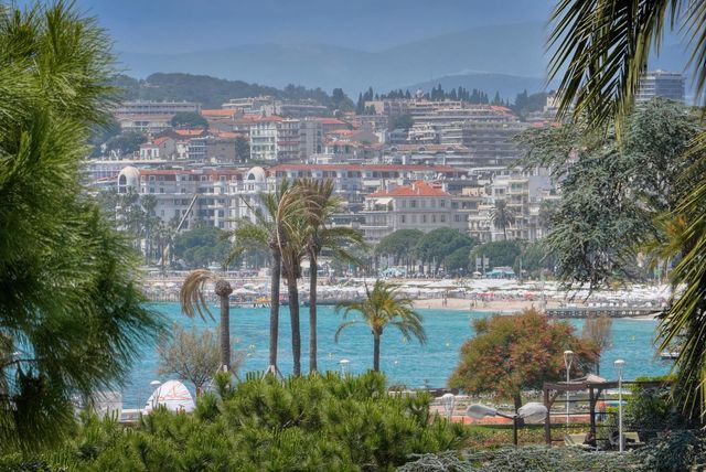 Appartement F4 à vendre - 4 pièces - 125.0 m2 - CANNES - 06 - PROVENCE-ALPES-COTE-D-AZUR - Century 21 Adhère Transactions