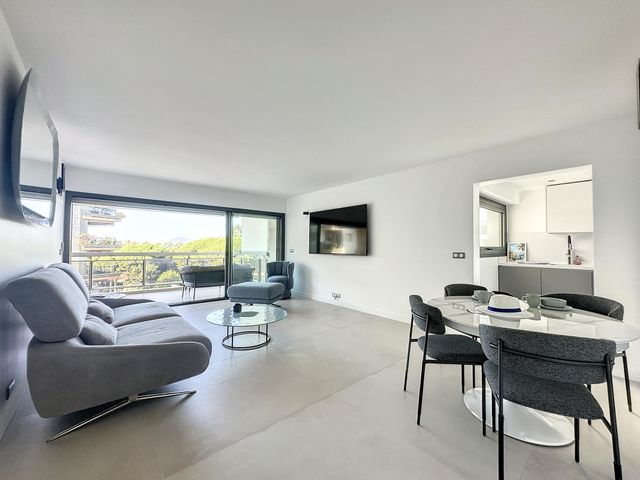 Appartement F3 à louer - 3 pièces - 85.0 m2 - CANNES - 06 - PROVENCE-ALPES-COTE-D-AZUR - Century 21 Adhère Transactions