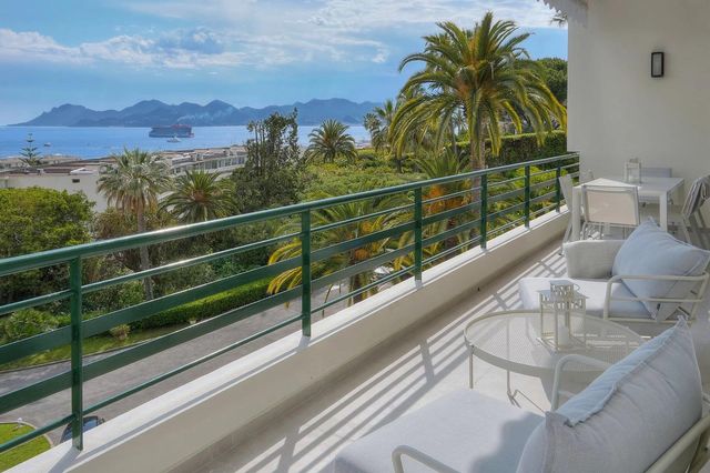 Appartement F4 à vendre - 4 pièces - 95.0 m2 - CANNES - 06 - PROVENCE-ALPES-COTE-D-AZUR - Century 21 Adhère Transactions