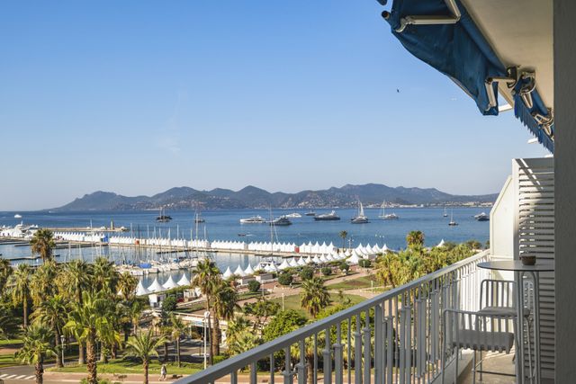 Appartement F4 à vendre - 4 pièces - 100.0 m2 - CANNES - 06 - PROVENCE-ALPES-COTE-D-AZUR - Century 21 Adhère Transactions