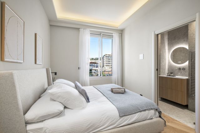 Appartement F4 à vendre - 4 pièces - 100.0 m2 - CANNES - 06 - PROVENCE-ALPES-COTE-D-AZUR - Century 21 Adhère Transactions