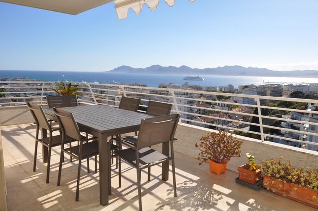 Appartement F4 à louer - 4 pièces - 108.65 m2 - CANNES - 06 - PROVENCE-ALPES-COTE-D-AZUR - Century 21 Adhère Transactions