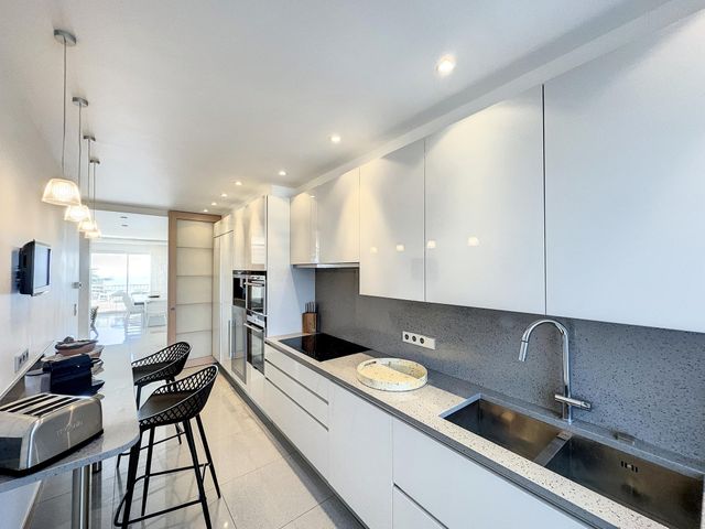 Appartement F5 à vendre - 5 pièces - 191.05 m2 - CANNES - 06 - PROVENCE-ALPES-COTE-D-AZUR - Century 21 Adhère Transactions