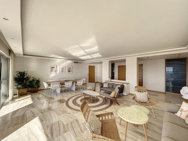 Appartement F5 à vendre - 5 pièces - 191.05 m2 - CANNES - 06 - PROVENCE-ALPES-COTE-D-AZUR - Century 21 Adhère Transactions