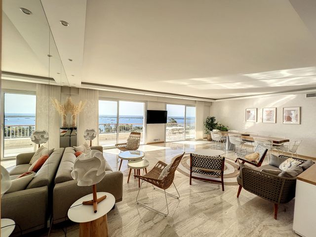 Appartement F5 à vendre - 5 pièces - 191.05 m2 - CANNES - 06 - PROVENCE-ALPES-COTE-D-AZUR - Century 21 Adhère Transactions