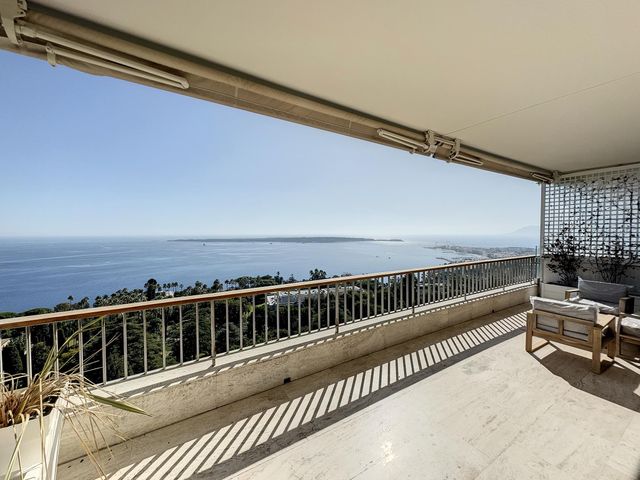 appartement à vendre - 3 pièces - 90.51 m2 - CANNES - 06 - PROVENCE-ALPES-COTE-D-AZUR - Century 21 Adhère Transactions