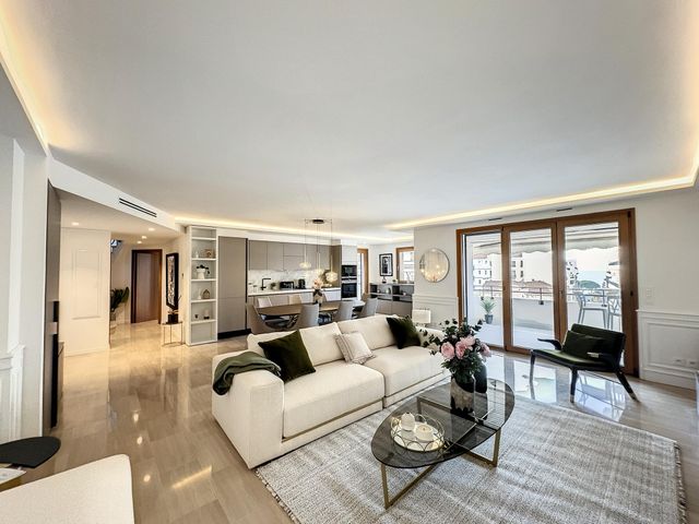 Appartement F5 à vendre - 5 pièces - 165.1 m2 - CANNES - 06 - PROVENCE-ALPES-COTE-D-AZUR - Century 21 Adhère Transactions