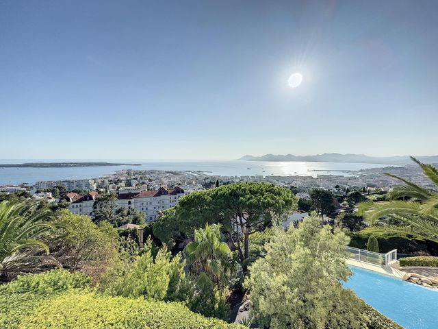 Appartement F3 à vendre - 3 pièces - 85.46 m2 - CANNES - 06 - PROVENCE-ALPES-COTE-D-AZUR - Century 21 Adhère Transactions