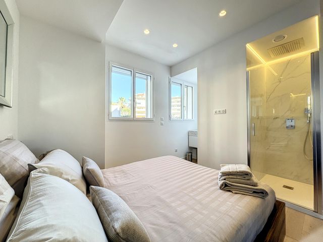 Appartement F3 à vendre - 3 pièces - 75.15 m2 - CANNES - 06 - PROVENCE-ALPES-COTE-D-AZUR - Century 21 Adhère Transactions