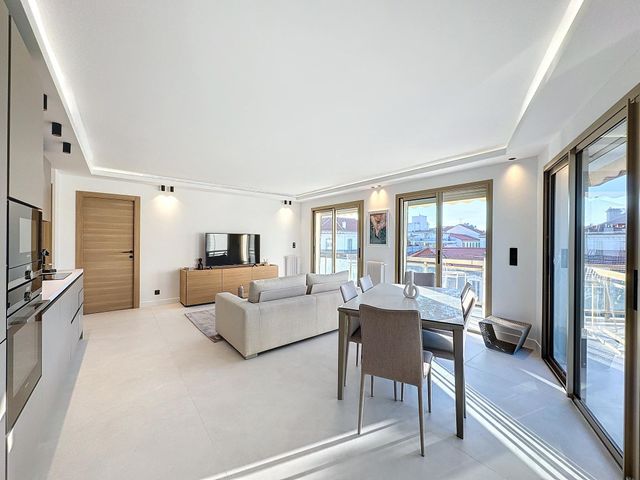 Appartement F3 à vendre - 3 pièces - 64.31 m2 - CANNES - 06 - PROVENCE-ALPES-COTE-D-AZUR - Century 21 Adhère Transactions