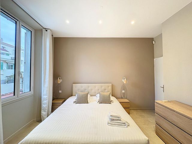 Appartement F2 à vendre - 2 pièces - 62.03 m2 - CANNES - 06 - PROVENCE-ALPES-COTE-D-AZUR - Century 21 Adhère Transactions