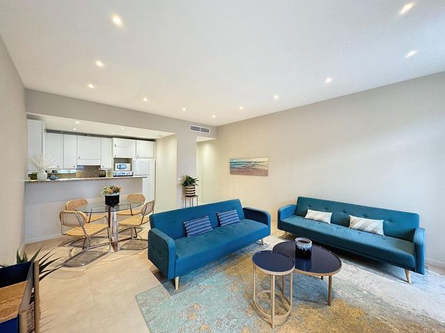 Appartement F2 à vendre - 2 pièces - 62.03 m2 - CANNES - 06 - PROVENCE-ALPES-COTE-D-AZUR - Century 21 Adhère Transactions