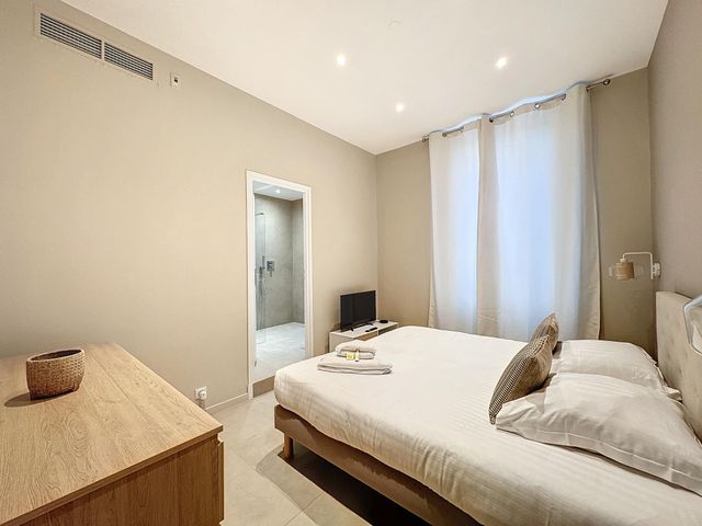 Appartement F2 à vendre - 2 pièces - 62.03 m2 - CANNES - 06 - PROVENCE-ALPES-COTE-D-AZUR - Century 21 Adhère Transactions