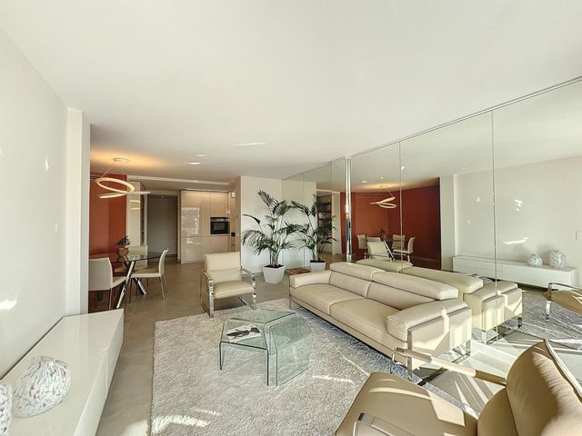 Appartement F3 à vendre - 3 pièces - 93.51 m2 - CANNES - 06 - PROVENCE-ALPES-COTE-D-AZUR - Century 21 Adhère Transactions