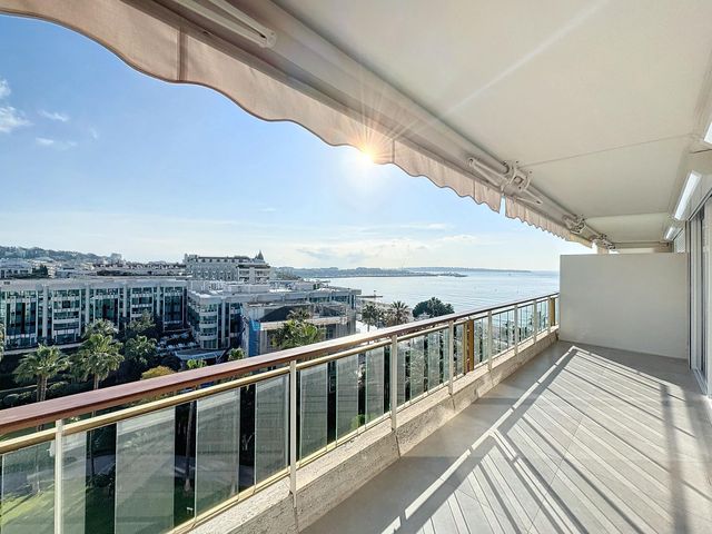 Appartement F3 à vendre - 3 pièces - 93.51 m2 - CANNES - 06 - PROVENCE-ALPES-COTE-D-AZUR - Century 21 Adhère Transactions