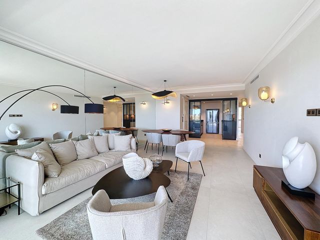 Appartement F4 à vendre - 4 pièces - 104.03 m2 - CANNES - 06 - PROVENCE-ALPES-COTE-D-AZUR - Century 21 Adhère Transactions