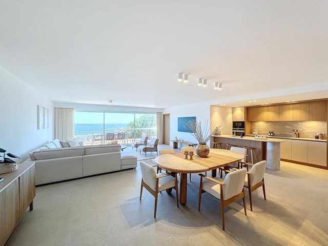 Appartement F4 à vendre - 4 pièces - 155.0 m2 - CANNES - 06 - PROVENCE-ALPES-COTE-D-AZUR - Century 21 Adhère Transactions