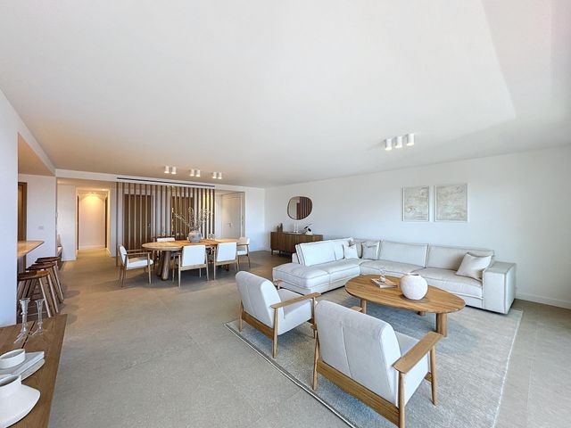 Appartement F4 à vendre - 4 pièces - 155.0 m2 - CANNES - 06 - PROVENCE-ALPES-COTE-D-AZUR - Century 21 Adhère Transactions