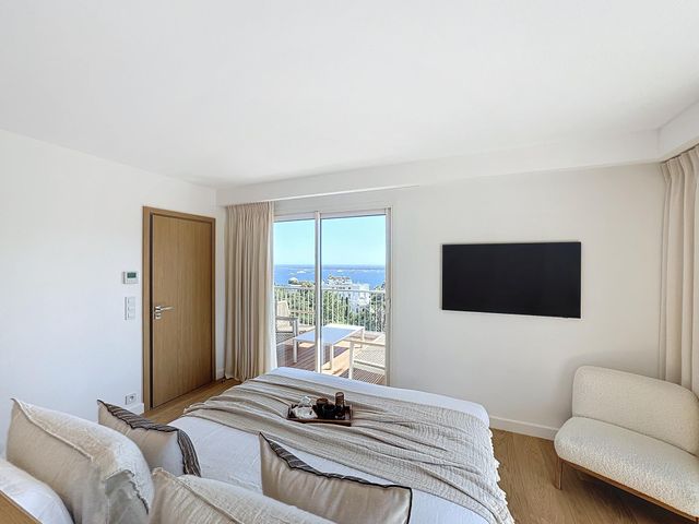 Appartement F4 à vendre - 4 pièces - 155.0 m2 - CANNES - 06 - PROVENCE-ALPES-COTE-D-AZUR - Century 21 Adhère Transactions