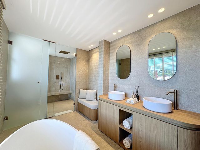 Appartement F4 à vendre - 4 pièces - 155.0 m2 - CANNES - 06 - PROVENCE-ALPES-COTE-D-AZUR - Century 21 Adhère Transactions