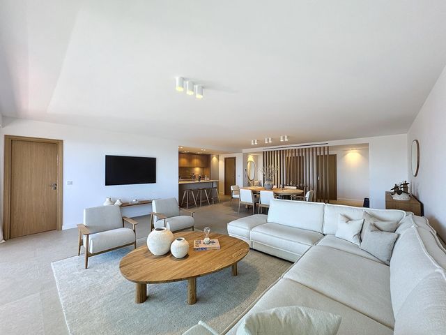 Appartement F4 à vendre - 4 pièces - 155.0 m2 - CANNES - 06 - PROVENCE-ALPES-COTE-D-AZUR - Century 21 Adhère Transactions