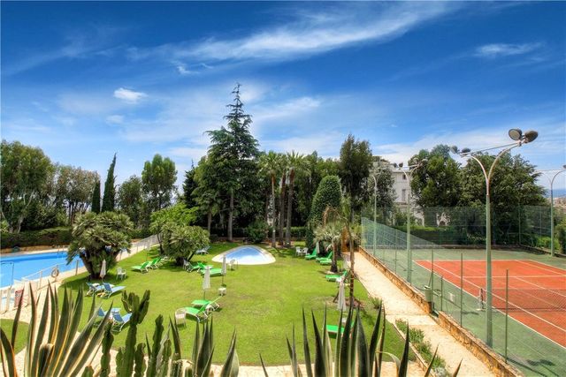 Appartement F4 à vendre - 4 pièces - 155.0 m2 - CANNES - 06 - PROVENCE-ALPES-COTE-D-AZUR - Century 21 Adhère Transactions