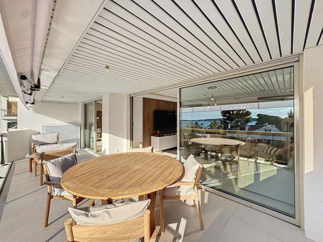 Appartement F4 à vendre - 4 pièces - 100.0 m2 - CANNES - 06 - PROVENCE-ALPES-COTE-D-AZUR - Century 21 Adhère Transactions
