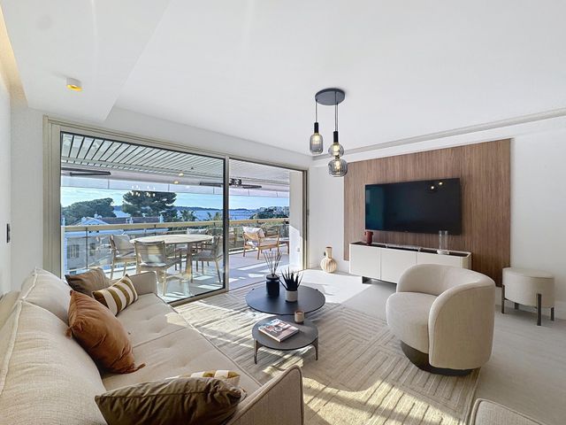 Appartement F4 à vendre - 4 pièces - 100.0 m2 - CANNES - 06 - PROVENCE-ALPES-COTE-D-AZUR - Century 21 Adhère Transactions