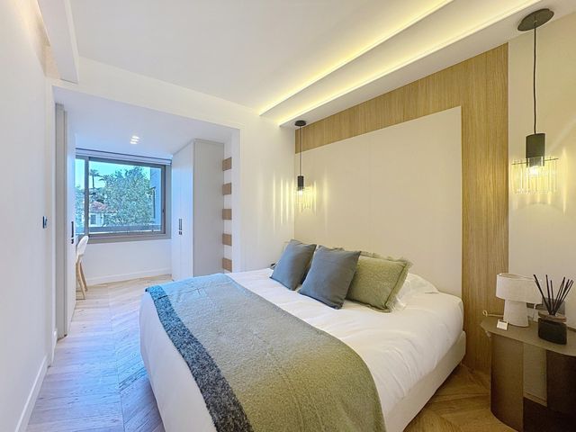 Appartement F4 à vendre - 4 pièces - 100.0 m2 - CANNES - 06 - PROVENCE-ALPES-COTE-D-AZUR - Century 21 Adhère Transactions