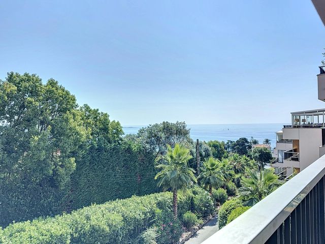 Appartement F3 à vendre - 3 pièces - 85.0 m2 - CANNES - 06 - PROVENCE-ALPES-COTE-D-AZUR - Century 21 Adhère Transactions