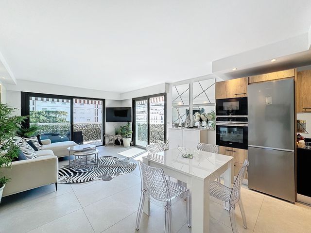Appartement F3 à vendre - 3 pièces - 74.33 m2 - CANNES - 06 - PROVENCE-ALPES-COTE-D-AZUR - Century 21 Adhère Transactions