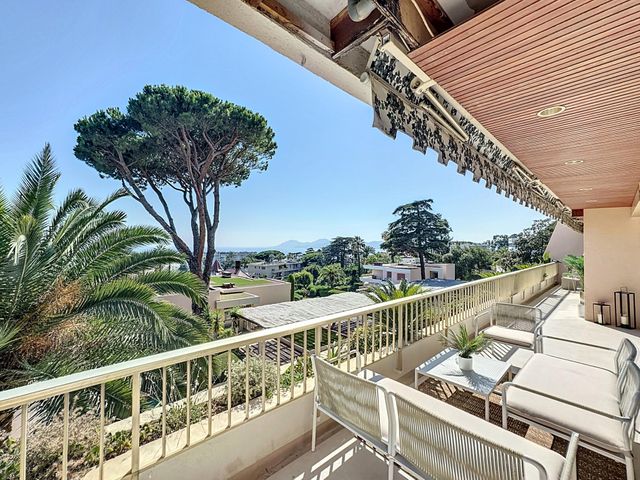 Appartement F5 à vendre - 5 pièces - 121.23 m2 - CANNES - 06 - PROVENCE-ALPES-COTE-D-AZUR - Century 21 Adhère Transactions